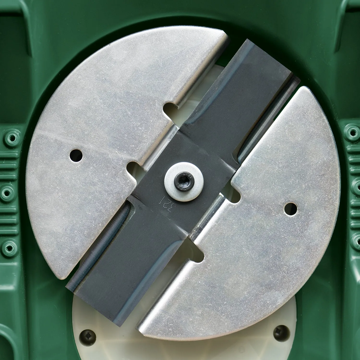 AXT Rapid 2000 Häcksler (2000-W-Motor, Schnelles und kraftvolles Häckseln von Holz und Gartenabfällen, Messerschneidsystem)