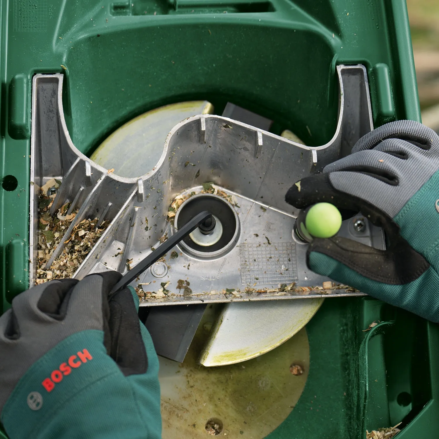 AXT Rapid 2000 Häcksler (2000-W-Motor, Schnelles und kraftvolles Häckseln von Holz und Gartenabfällen, Messerschneidsystem)