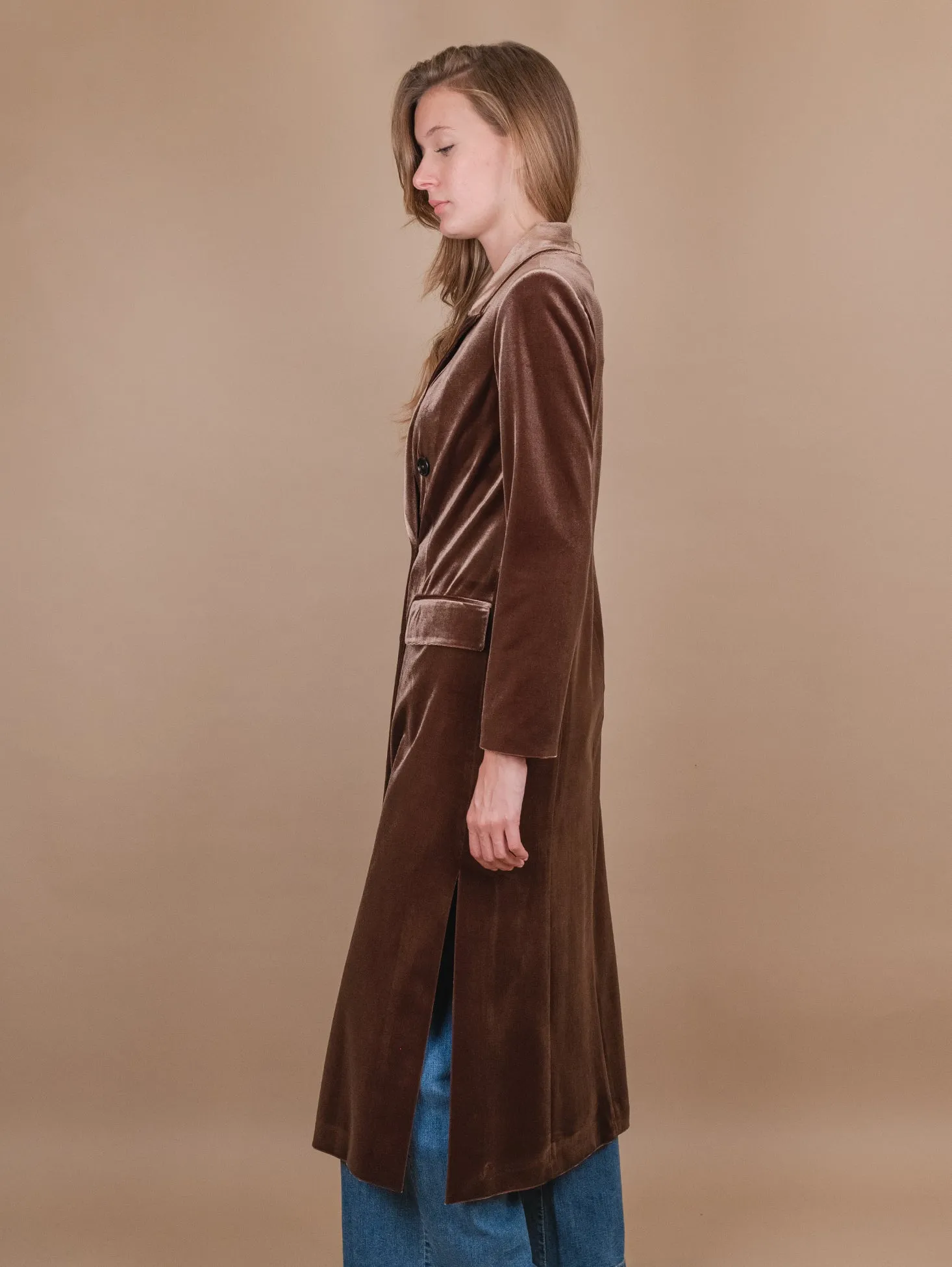 CAPPOTTO DOPPIOPETTO  CON SPACCO LATERALE IN VELLUTO NOCE