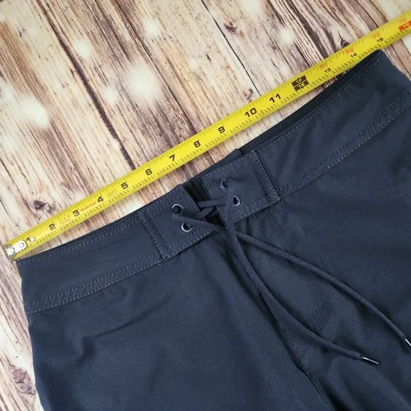 Carve Shorts Women's 4 LOT OF 2 Mid-rise 6&quot; Inseam Black Blue Outdoor Beach