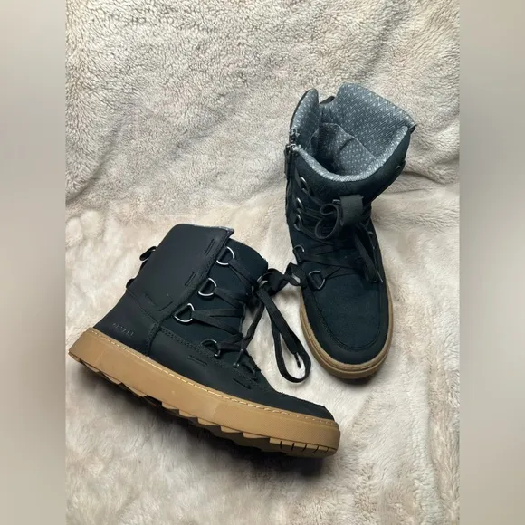 Forsake Women  Waterproof Outdoor Boot Size 7.5 Black Hiking