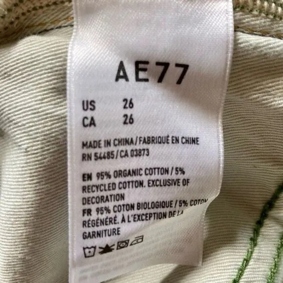 NEW American Eagle AE77 Crop Flare 6 Month Wear Dark Wash Mid Rise Jeans Size 26