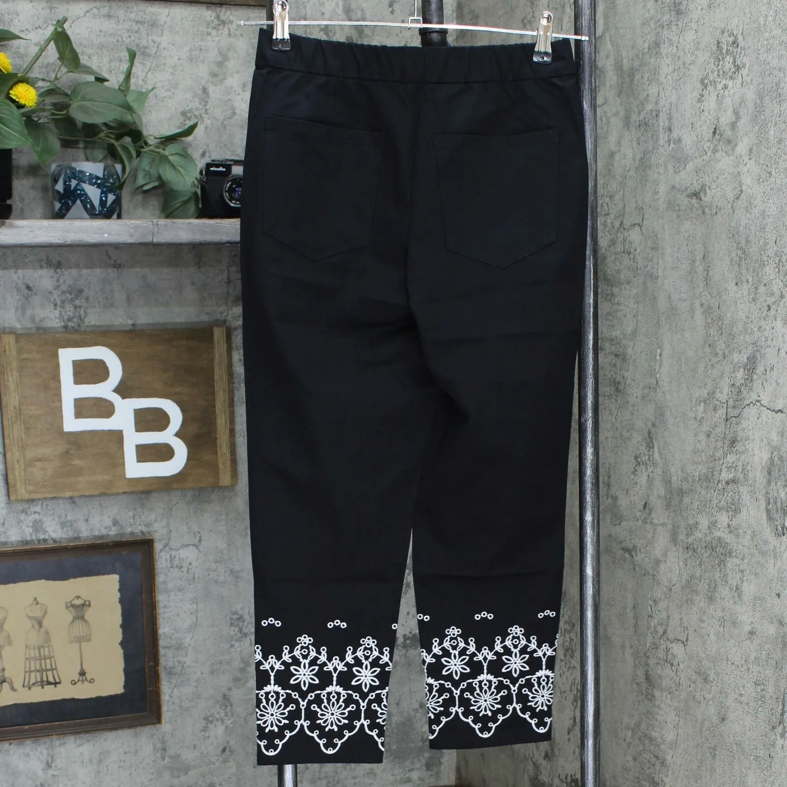 NWT Isaac Mizrahi Live! Petite 24/7 Embroidered Ankle Pants. A352289 4P