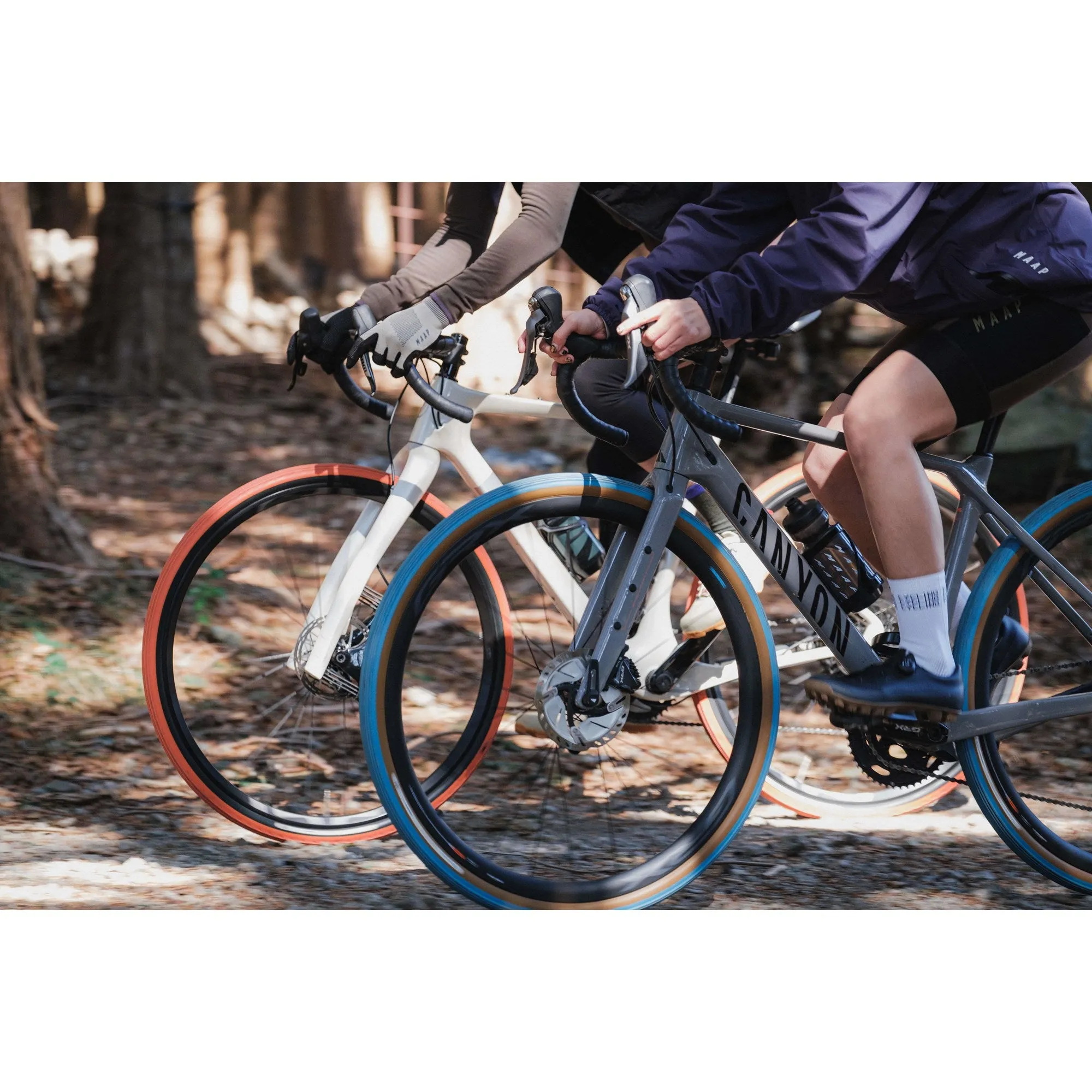 PANARACER GRAVEL KING SEMI SLICK COLOUR EDITION TLC GRAVEL TYRE  700x43c
