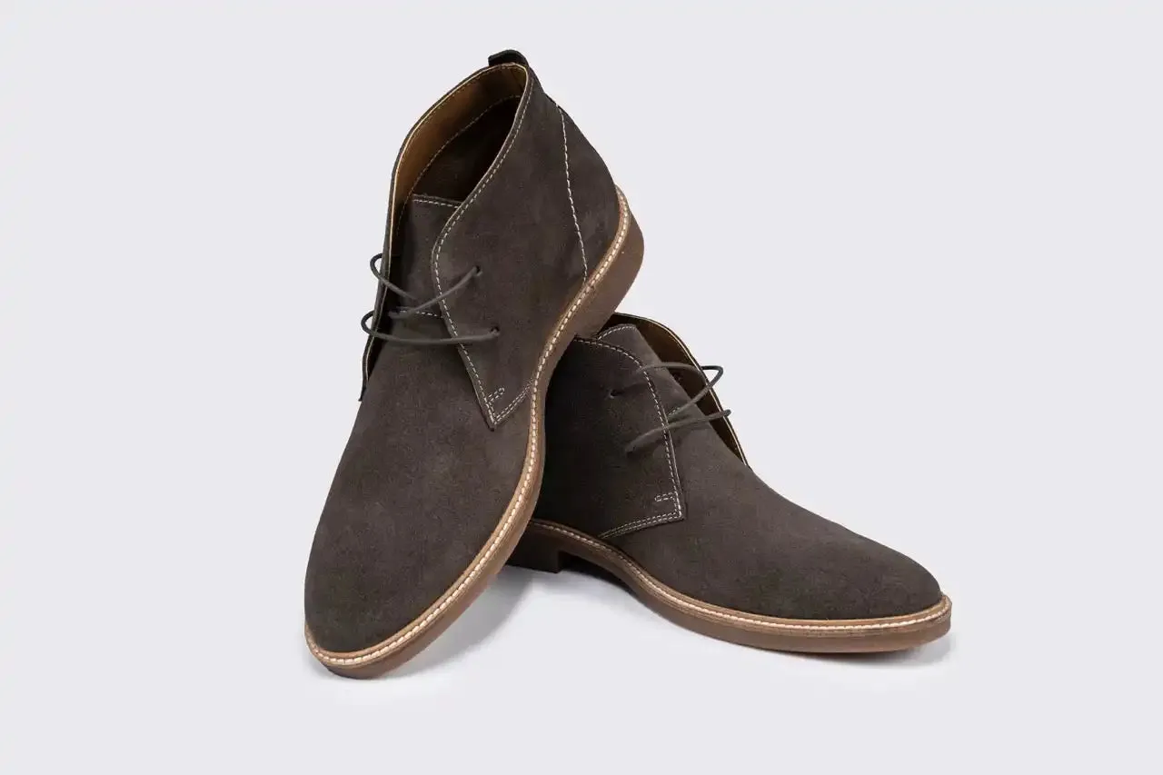 Sloane Mens Shoes Byron Suede Chukka Boots Taupe