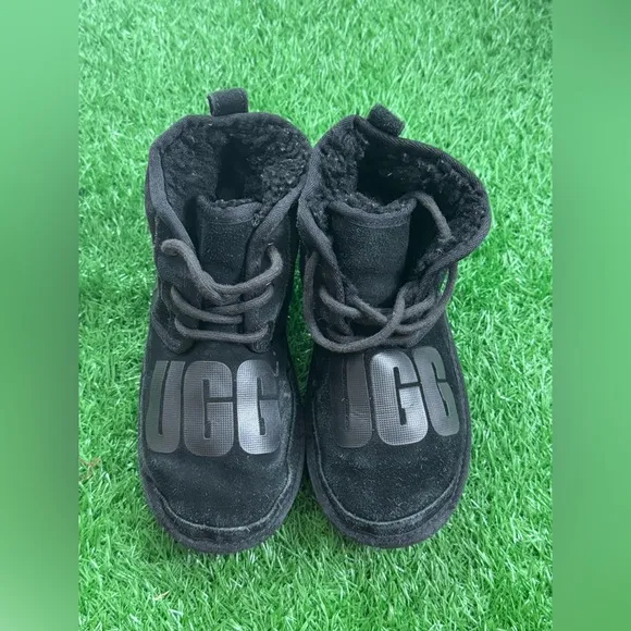 UGG Boots NEUMEL II Scatter 1134960K Youth Size 4 Black Graphic Chukka