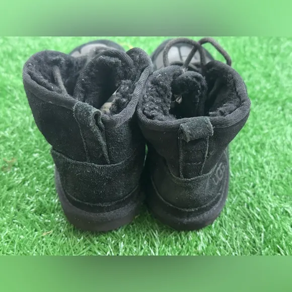 UGG Boots NEUMEL II Scatter 1134960K Youth Size 4 Black Graphic Chukka