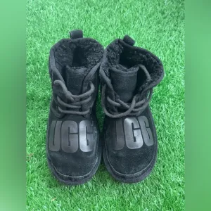 UGG Boots NEUMEL II Scatter 1134960K Youth Size 4 Black Graphic Chukka
