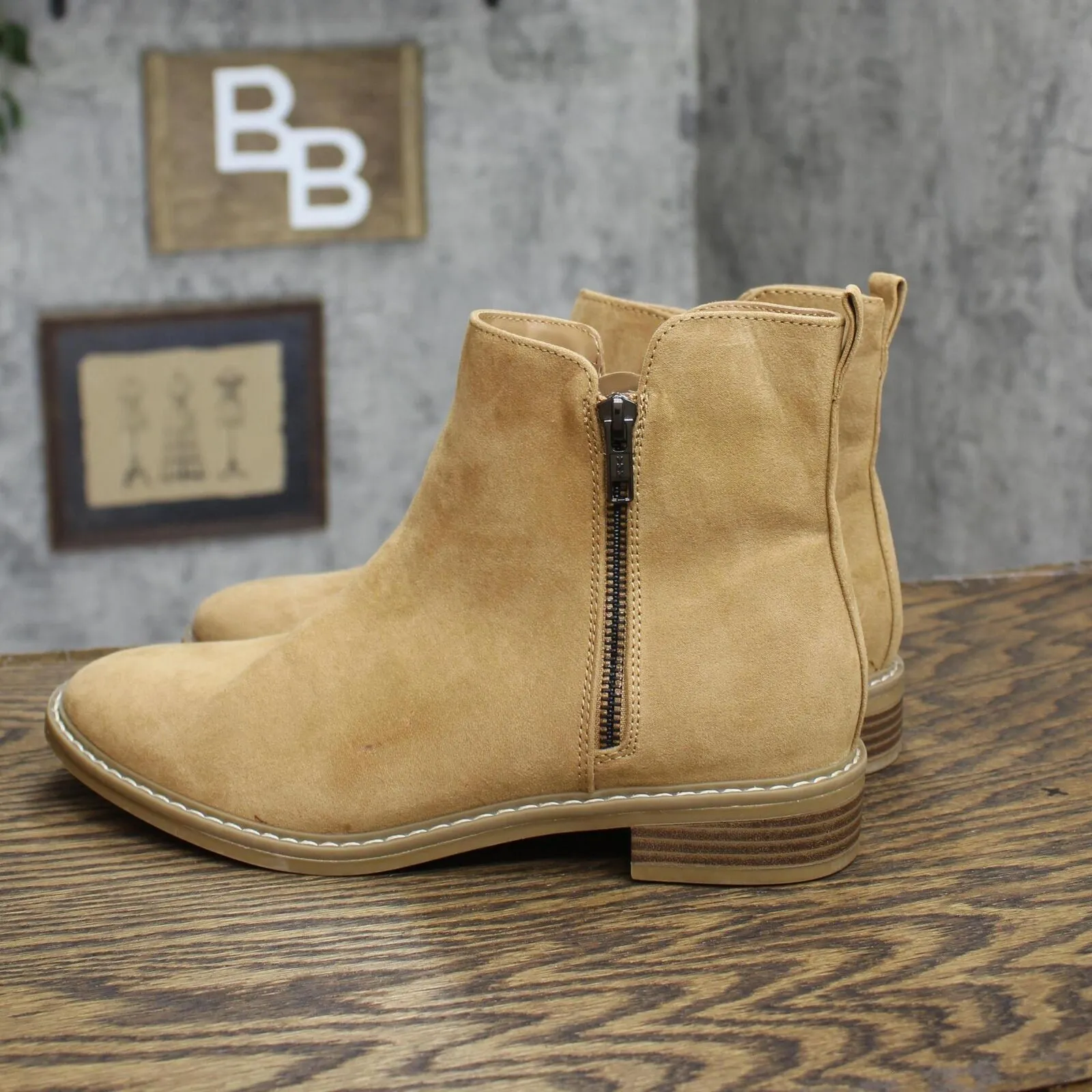 Universal Thread Women's Brenna Boots with Memory Foam Insole Tan Brown 8M